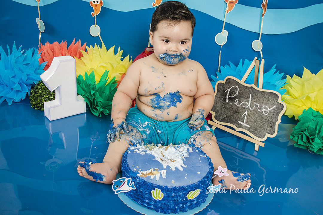 smash the cake Baby shark
