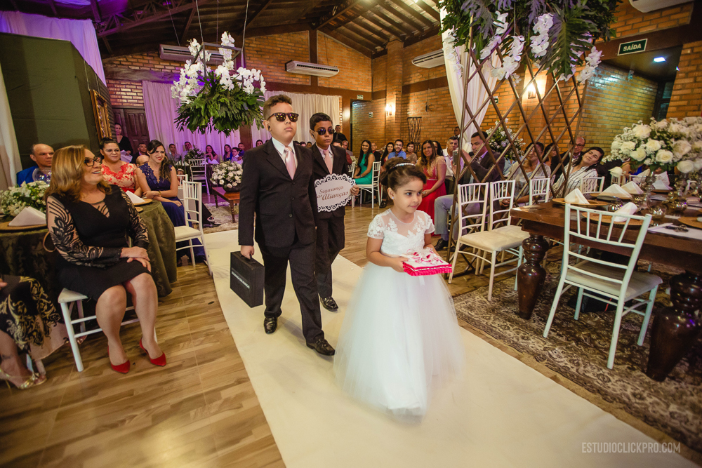 makingo of da noiva irmã da noiva daminha casamento emocionante fotografia de casamento inspiração de casamento miro beauty center salão da noiva makiagem da noiva produção da noiva destination wedding daminha  boa vista roraima cerimonia de casamento 