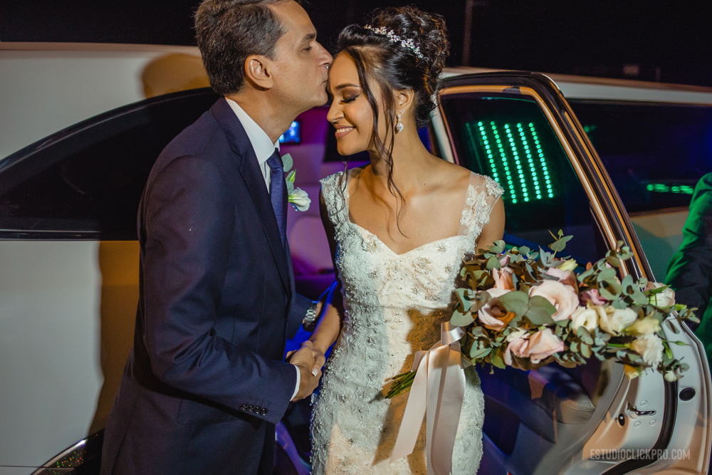 makingo of da noiva irmã da noiva daminha casamento emocionante fotografia de casamento inspiração de casamento miro beauty center salão da noiva makiagem da noiva produção da noiva destination wedding madrinhas  boa vista roraima pai da noiva 