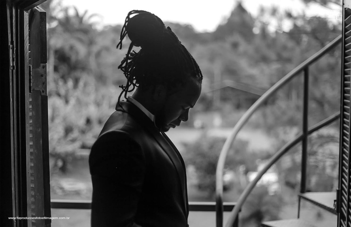Fotos do Making Of do noivo.