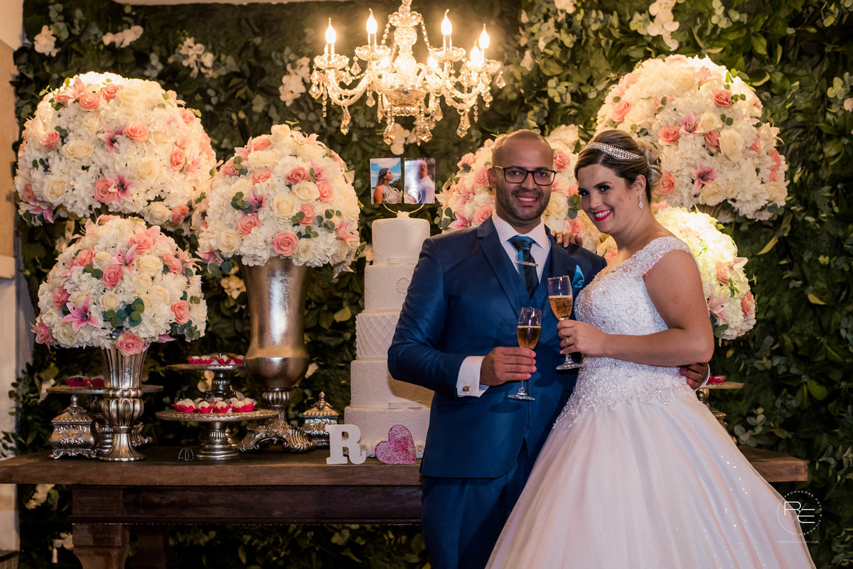 #noivoslindos #casamento #mesadobolo #decoraçãodecasamento #brindedosnoivos 