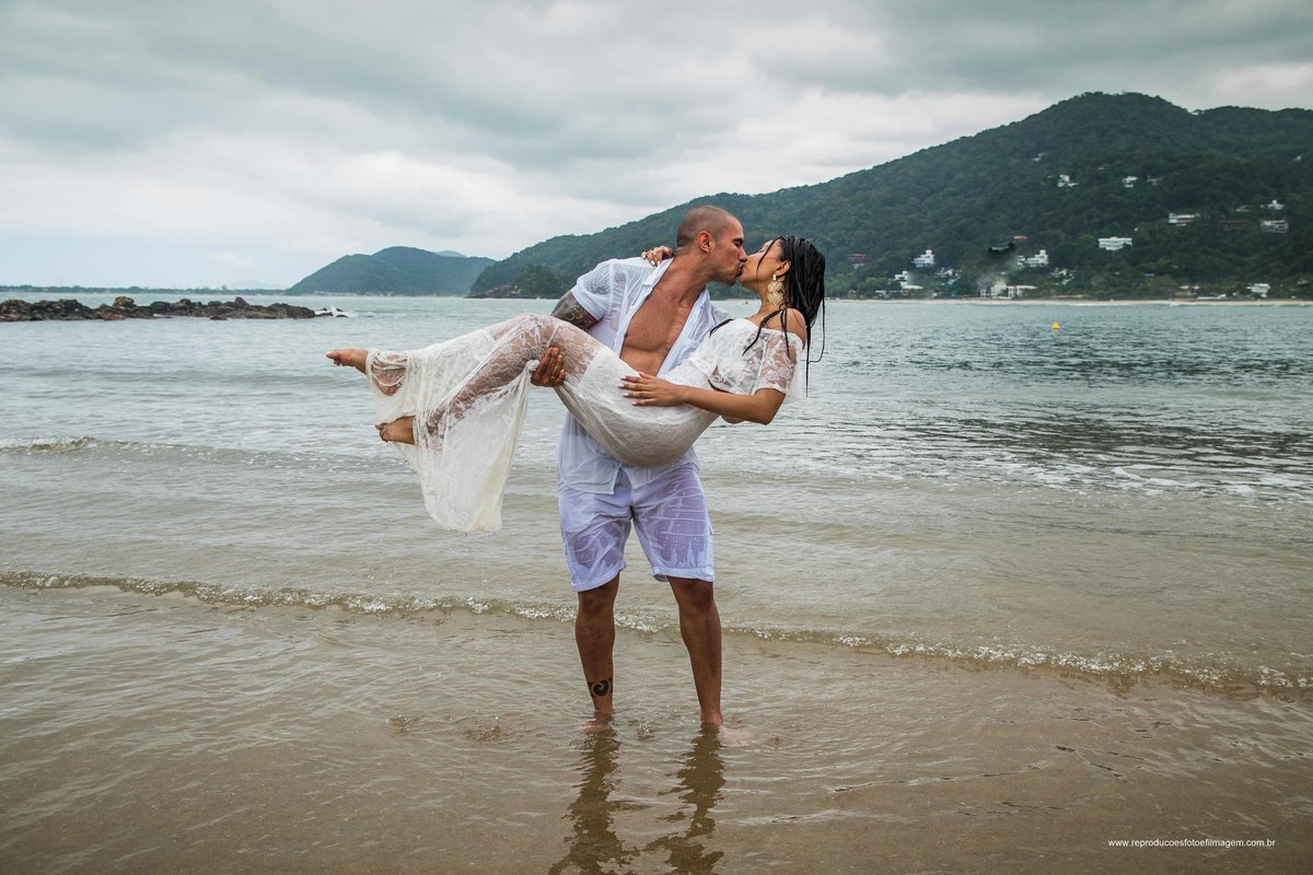 #Fotografiadecasamento #fotografo #Amor #prewedding #Praia Ensaio Pre wedding, Ensaio Pre Casamento, Ensaio na praia, Ensaio de Casais, Noivos na praia, Ensaio de Noivos,