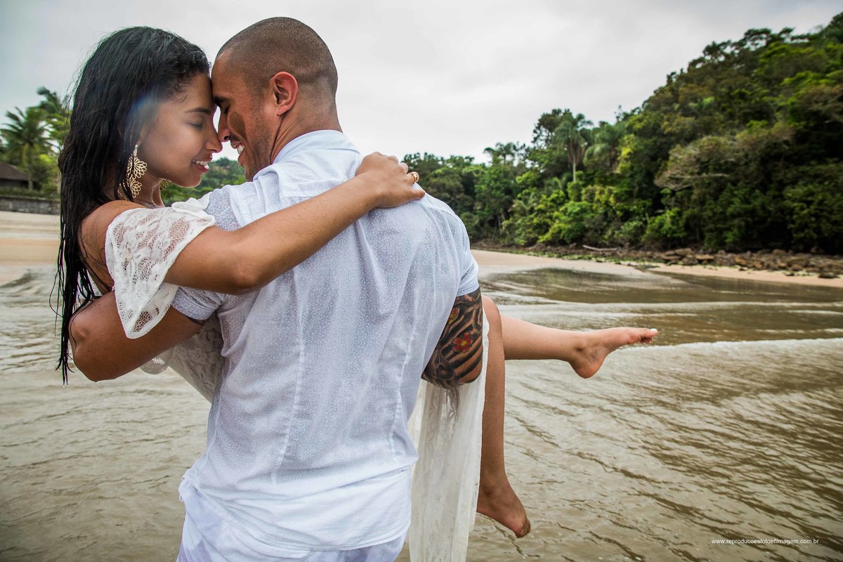 #Fotografiadecasamento #fotografo #Amor #prewedding #Praia Ensaio Pre wedding, Ensaio Pre Casamento, Ensaio na praia, Ensaio de Casais, Noivos na praia, Ensaio de Noivos,