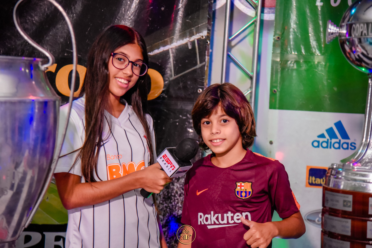 festa na quadra de futebol