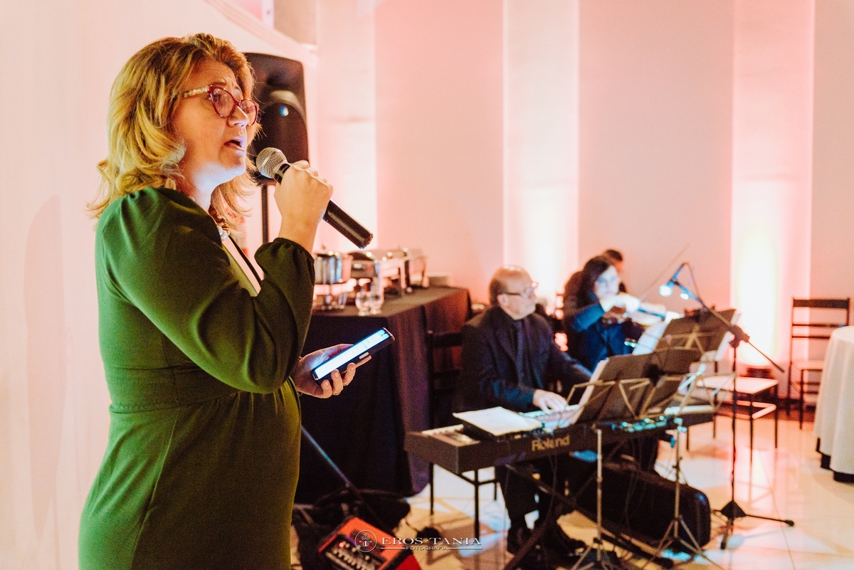 Cerimonialista Alexandra Pradella e dolce cantabille orquestra