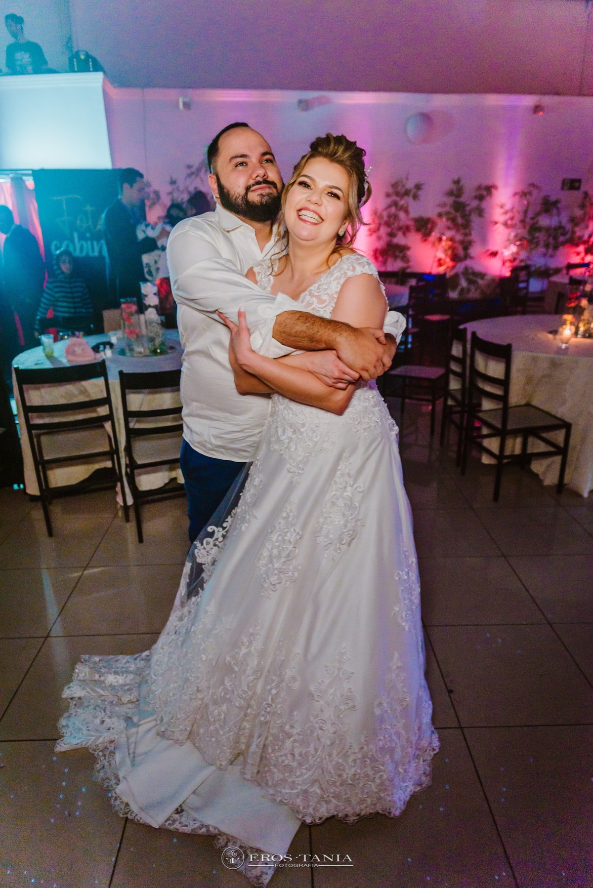 foto espontanea dos noivos