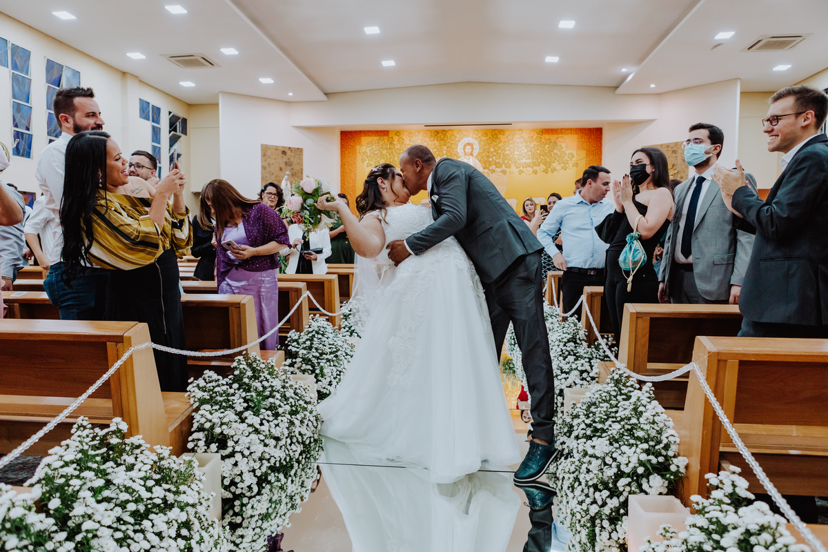 foto beijo dos noivos