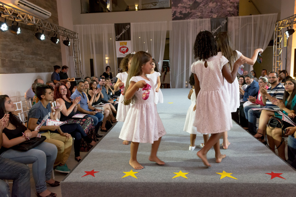 foto de desfile de lançamento de coleção