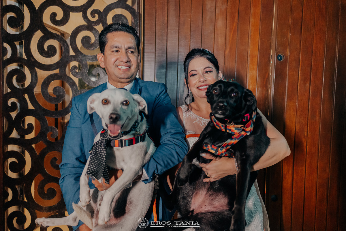 foto casal com cachorros