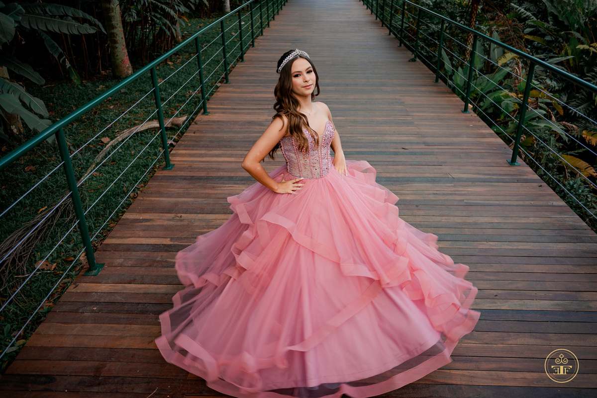 ensaio fotografico com vestido de 15 anos