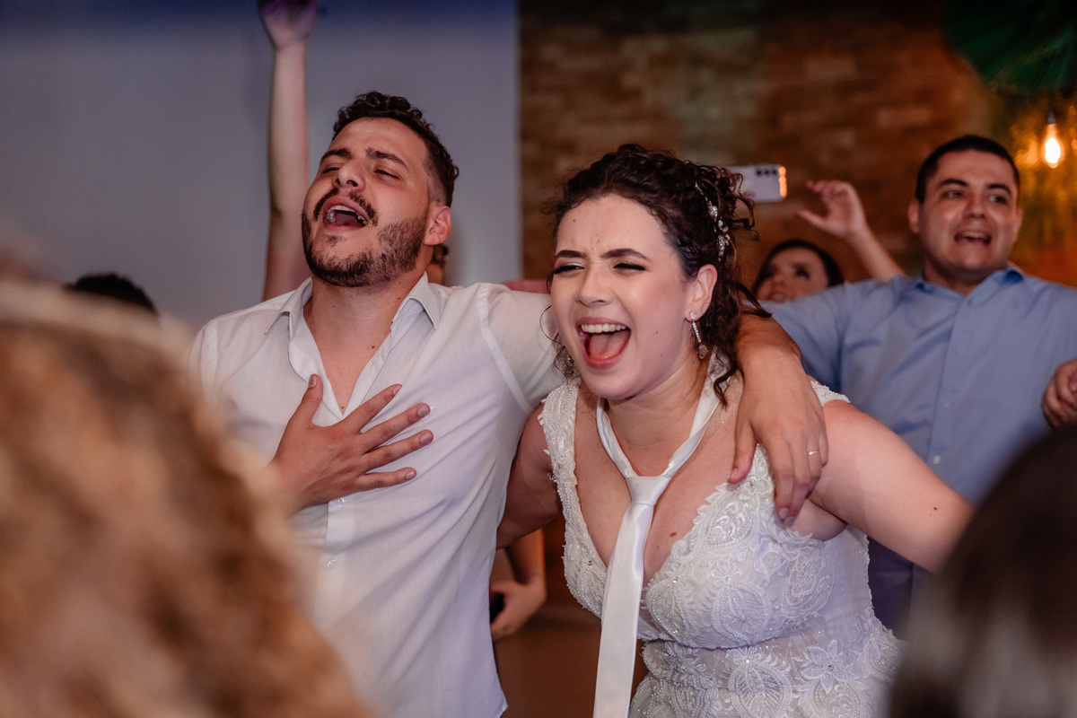 noiva e noivo no casamento