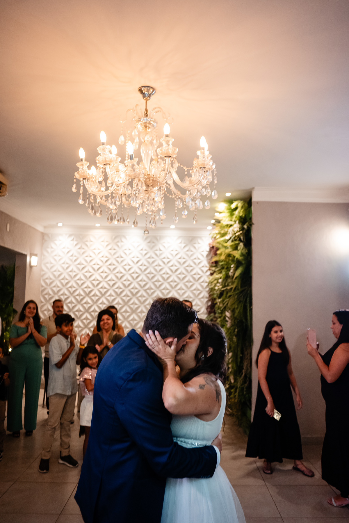 foto beijo dos noivos