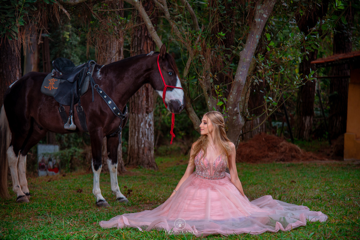 ensaio de debutante com cavalo