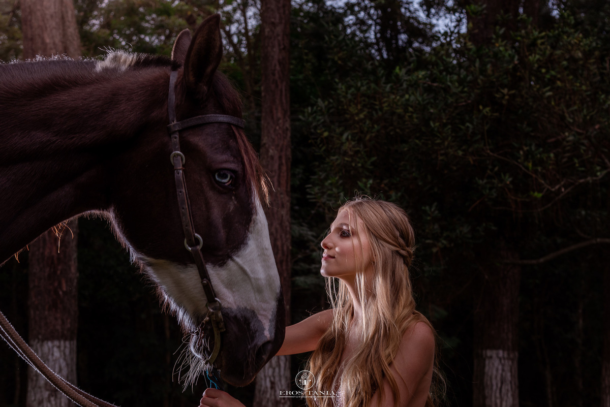 fotografia de debutante com cavalo