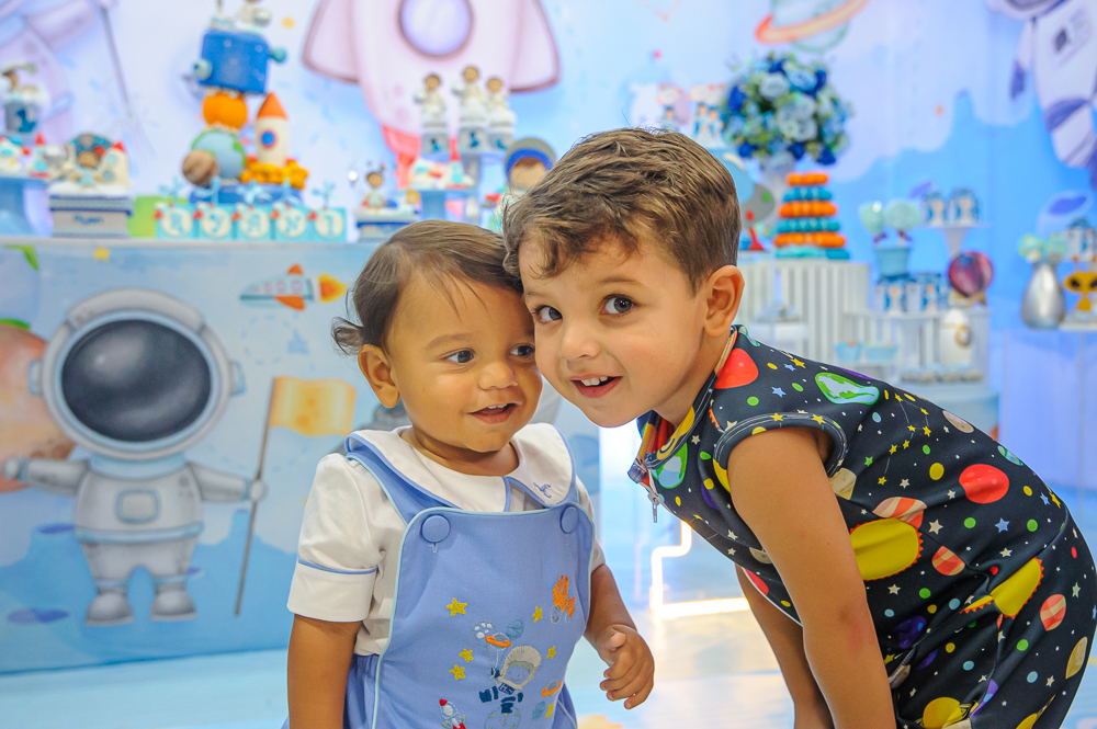 fotografia-afetiva-carol-salermo-fotografa-rj-fotos-rio-de-janeiro-turma-da-kali-iraja-zona-norte-astronauta-menino-1ano-irmaos