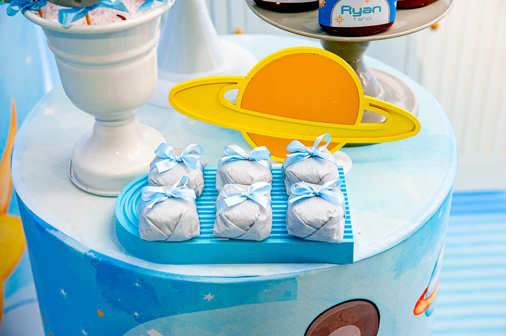 fotografia-afetiva-carol-salermo-fotografa-rj-fotos-rio-de-janeiro-turma-da-kali-iraja-zona-norte-astronauta-menino-1ano-doces