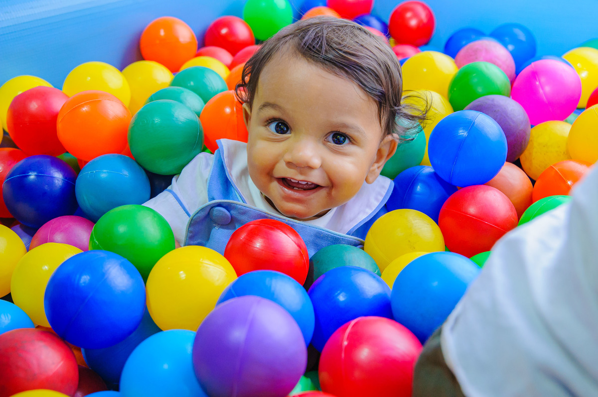 carol-salermo-fotografia-afetiva-fotografa-rio-de-janeiro-rj-fotos-rio-de-janeiro-turma-da-kali-iraja-zona-norte-astronauta-menino-1ano-decoração-doces-personalizados-mundo-da-lua-astronauta