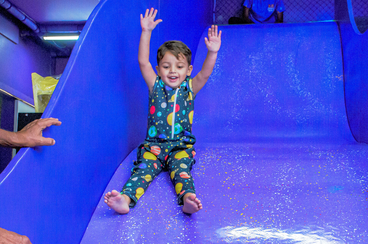 carol-salermo-fotografia-afetiva-fotografa-rio-de-janeiro-rj-fotos-rio-de-janeiro-turma-da-kali-iraja-zona-norte-astronauta-menino-1ano-decoração-doces-personalizados-mundo-da-lua-astronauta