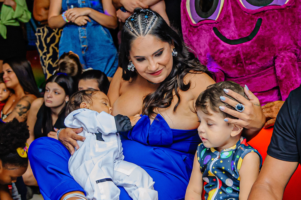 carol-salermo-fotografia-afetiva-fotografa-rio-de-janeiro-rj-fotos-rio-de-janeiro-turma-da-kali-iraja-zona-norte-astronauta-menino-1ano-decoração-doces-personalizados-mundo-da-lua-astronauta