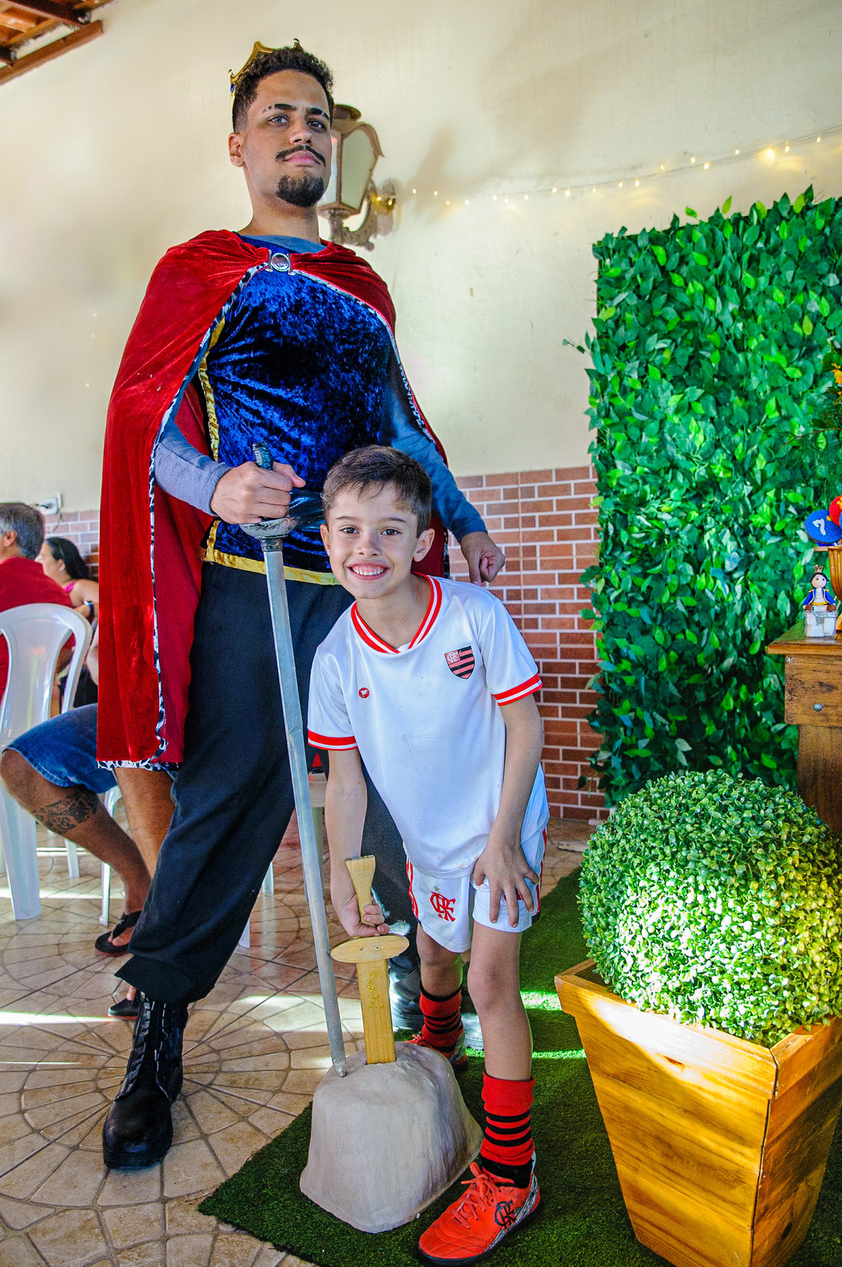 carol-salermo-fotografia-afetiva-fotografia-lifestyle-fotografia-rio-de-janeiro-garden-party-rei-arthur-7-anos-coga-vila-militar-campos-dos-afonsos-zona-oeste-acompanhamento-infantil-peguei-no-colo