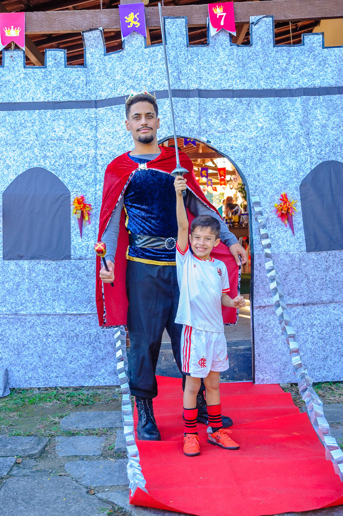 carol-salermo-fotografia-afetiva-fotografia-lifestyle-fotografia-rio-de-janeiro-garden-party-rei-arthur-7-anos-coga-vila-militar-campos-dos-afonsos-zona-oeste-acompanhamento-infantil-peguei-no-colo