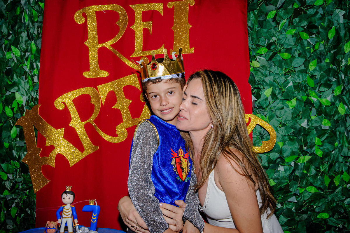 carol-salermo-fotografia-afetiva-fotografia-lifestyle-fotografia-rio-de-janeiro-garden-party-rei-arthur-7-anos-coga-vila-militar-campos-dos-afonsos-zona-oeste-acompanhamento-infantil-peguei-no-colo