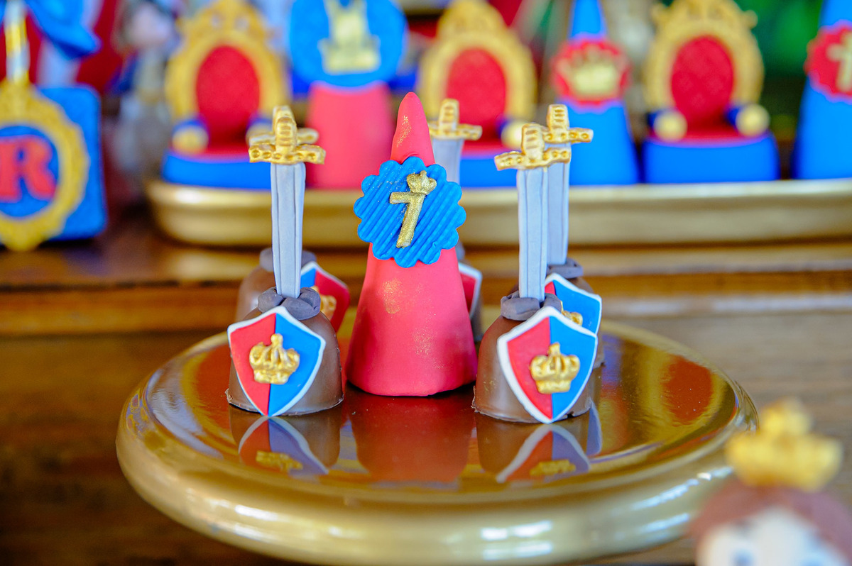 carol-salermo-fotografia-afetiva-fotografia-lifestyle-fotografia-rio-de-janeiro-garden-party-rei-arthur-7-anos-coga-vila-militar-campos-dos-afonsos-zona-oeste-acompanhamento-infantil-peguei-no-colo