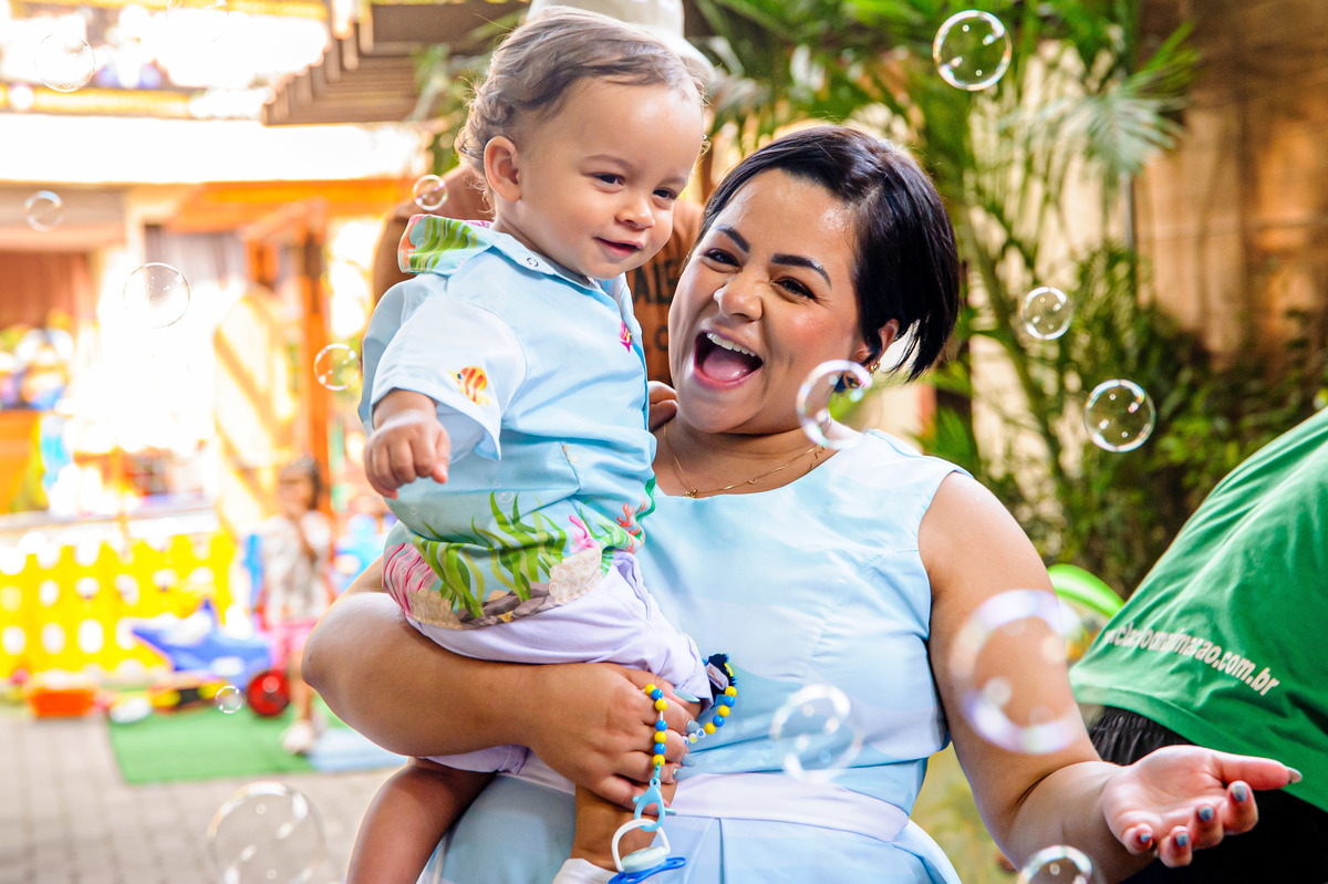 carol-salermo-fotografia-afetiva-fotografia-lifestyle-fotografia-rio-de-janeiro-festa-infantil-fundo-do-mar-arena-vip-salão-de-festa-iraja-zona-norte-fotografa-da-familia-fotografa-de-família-fotografia-de-festa-infantil-bolhas-de-sabao