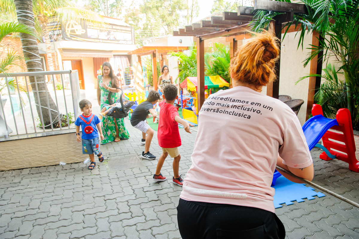 carol-salermo-fotografia-afetiva-fotografia-lifestyle-fotografia-rio-de-janeiro-festa-infantil-fundo-do-mar-arena-vip-salão-de-festa-iraja-zona-norte-fotografa-de-familia-animacao-recreacao-mate-fest-biscoito-globo-ravilandia-fotografa-da-familia