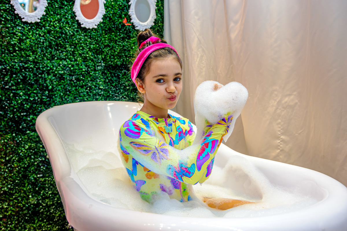 carol-salermo-fotografia-afetiva-fotografia-lifestyle-fotografia-rio-de-janeiro-acompanhamento-fotografa-da-familia-fotografa-de-familia-spa-infantil-festa-das-meninas-mocinhas-pre-adolescentes-espaco-bdreams-shopping-via-brasil-iraja-zona-norte