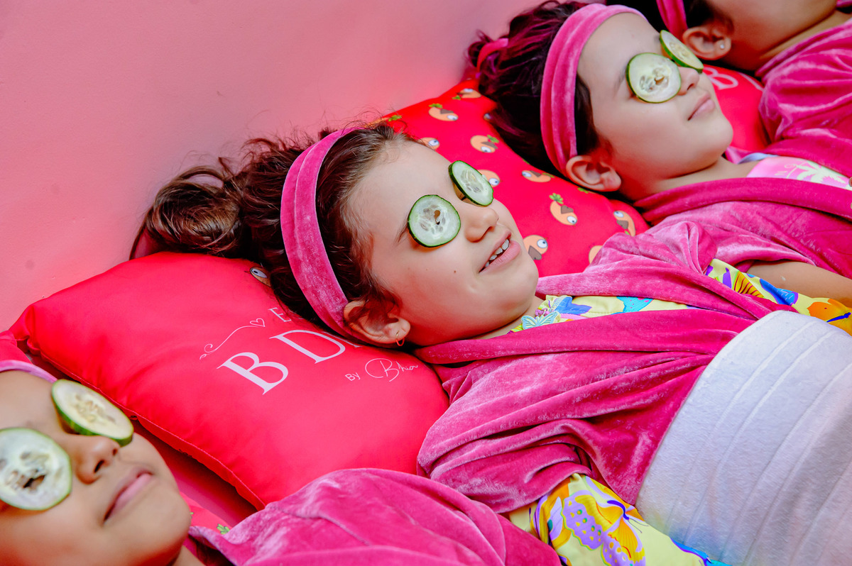 carol-salermo-fotografia-afetiva-fotografia-lifestyle-fotografia-rio-de-janeiro-acompanhamento-fotografa-da-familia-fotografa-de-familia-spa-infantil-festa-das-meninas-mocinhas-pre-adolescentes-espaco-bdreams-shopping-via-brasil-iraja-zona-norte