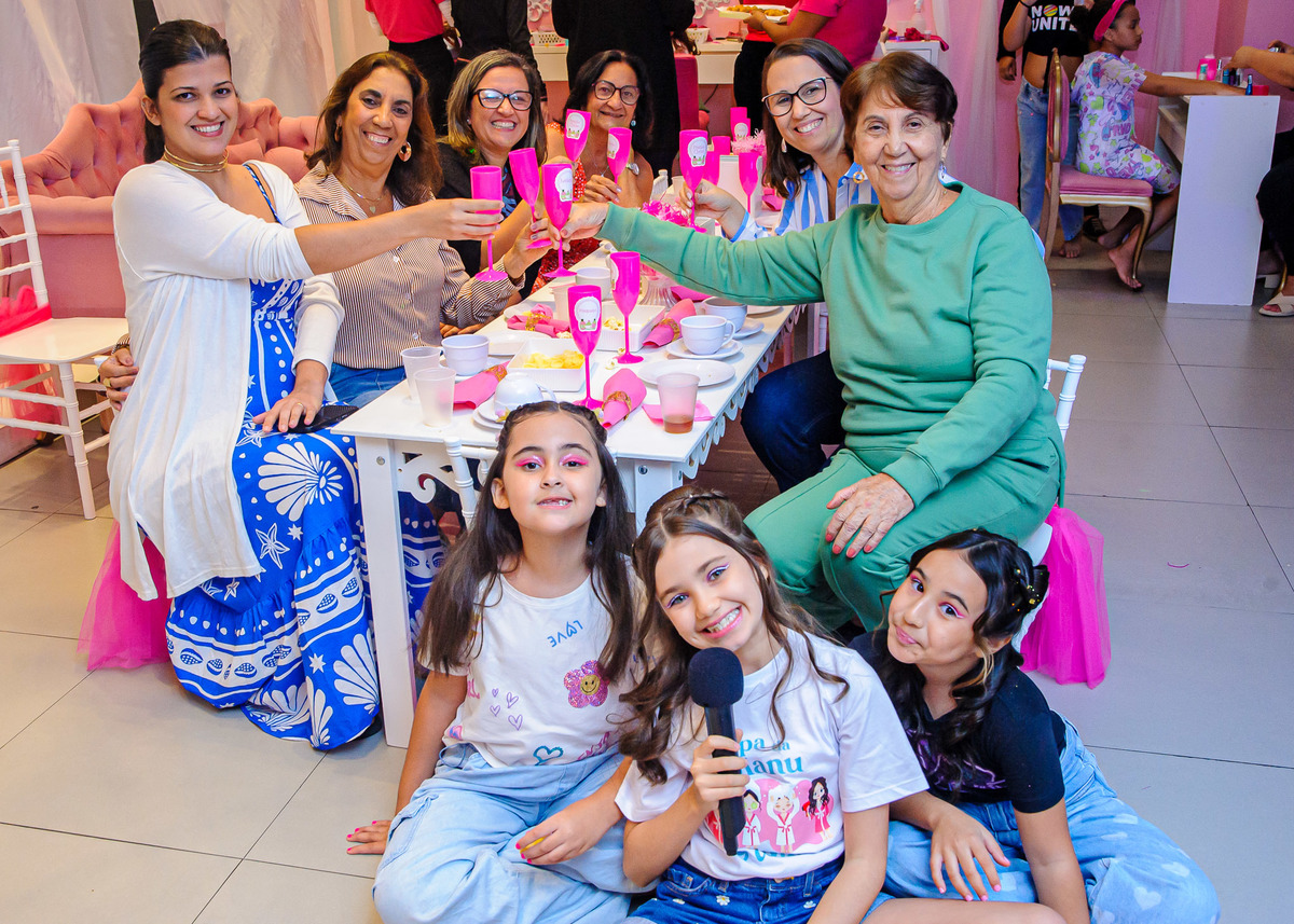 carol-salermo-fotografia-afetiva-fotografia-lifestyle-fotografia-rio-de-janeiro-acompanhamento-fotografa-da-familia-fotografa-de-familia-spa-infantil-festa-das-meninas-mocinhas-pre-adolescentes-espaco-bdreams-shopping-via-brasil-iraja-zona-norte