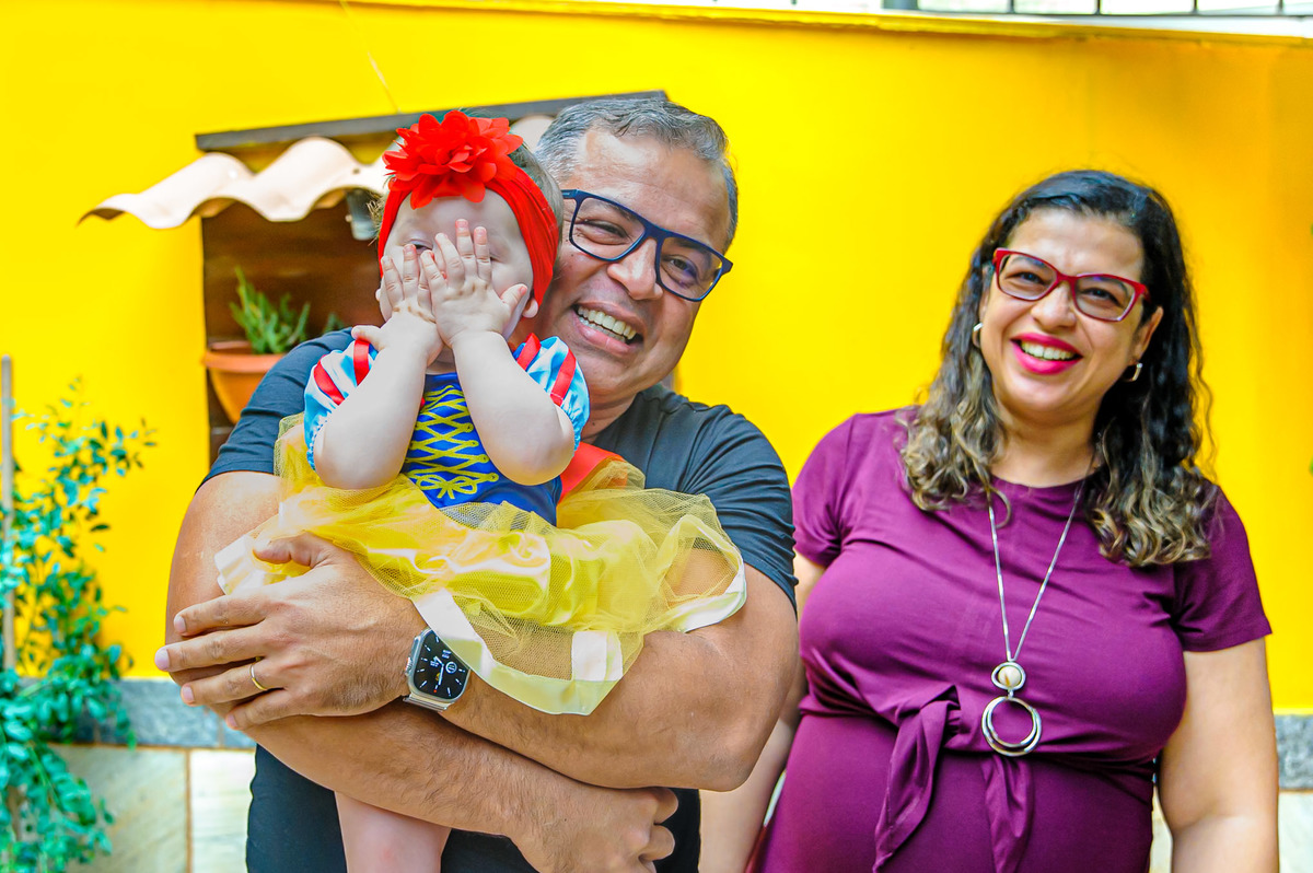 carol-salermo-fotografia-afetiva-fotografia-lifestyle-fotografia-rio-de-janeiro-branca-de-neve-diana-casa-em-casa-garden-party-festa-caseira-inseminação-primeira-festa-ilha-do-governador-jardim-guanabara-zona-norte