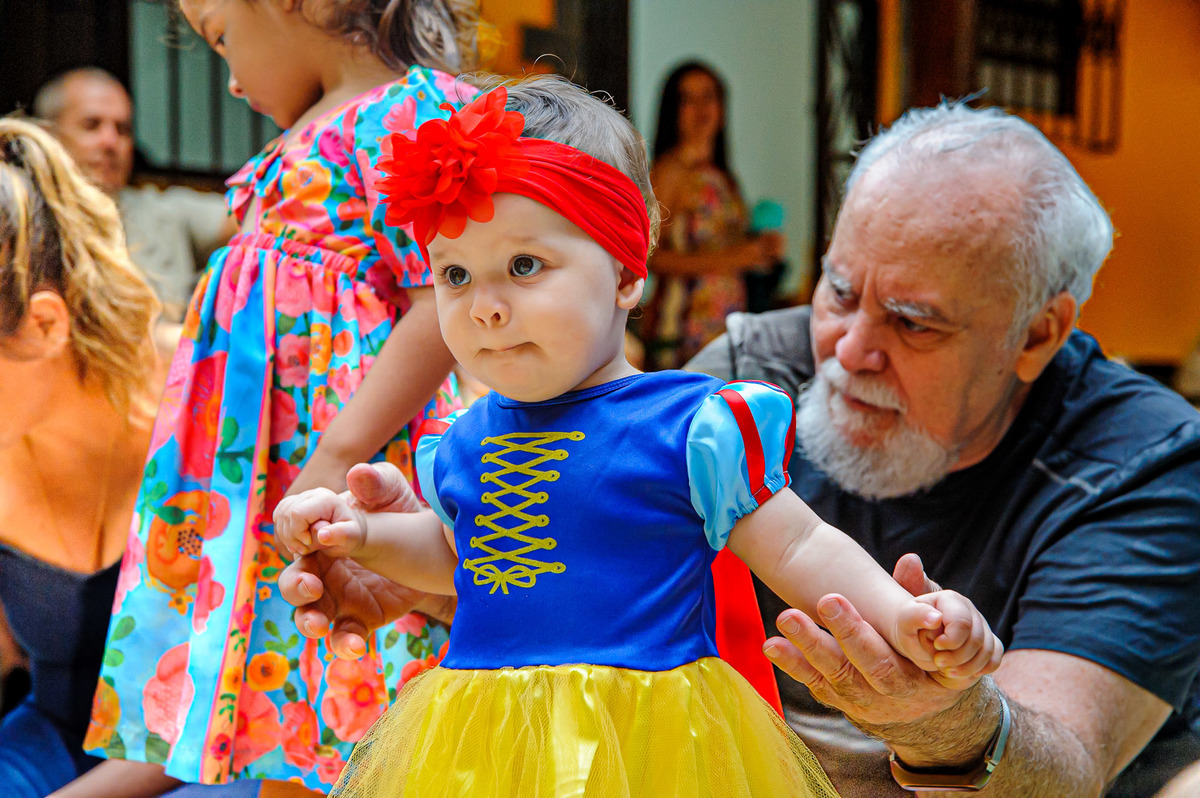 carol-salermo-fotografia-afetiva-fotografia-lifestyle-fotografia-rio-de-janeiro-branca-de-neve-diana-casa-em-casa-garden-party-festa-caseira-inseminação-primeira-festa-ilha-do-governador-jardim-guanabara-zona-norte-vovo