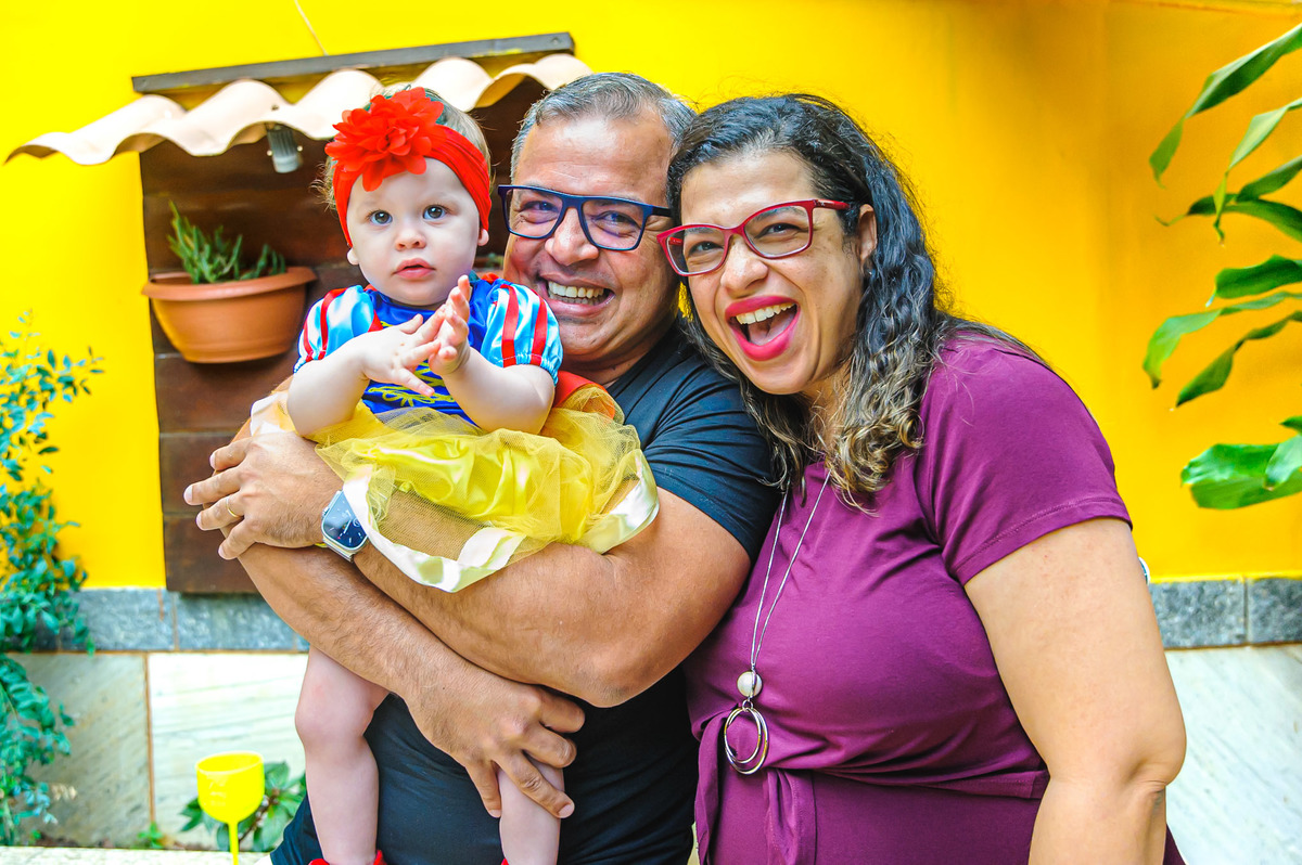 carol-salermo-fotografia-afetiva-fotografia-lifestyle-fotografia-rio-de-janeiro-branca-de-neve-diana-casa-em-casa-garden-party-festa-caseira-inseminação-primeira-festa-ilha-do-governador-jardim-guanabara-zona-norte-dindo-dinda