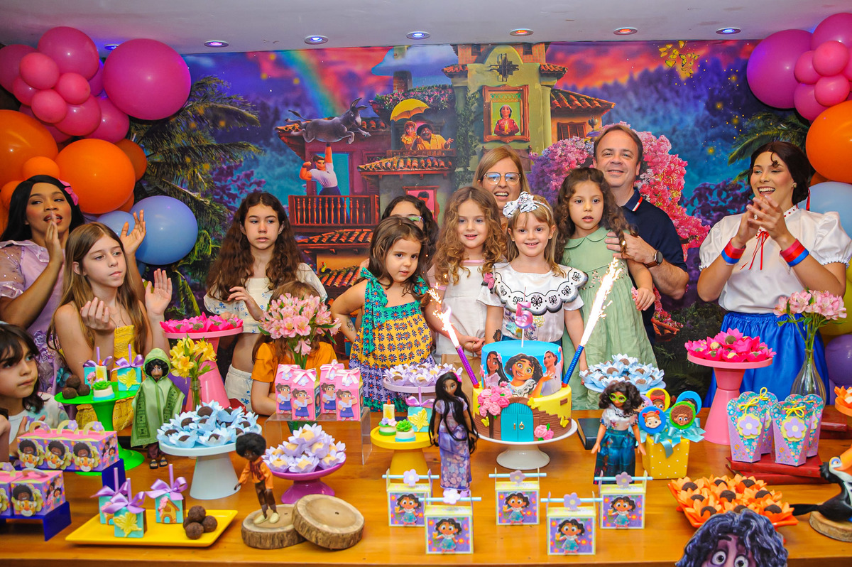 carol-salermo-fotografia-afetiva-fotografia-lifestyle-fotografia-rio-de-janeiro-quintal-aventura-botafoga-zona-sul-encanto-maria-carolina-5-anos-crianca-feliz-alegria-serelepimpao-animacao-tio-beto-animacao