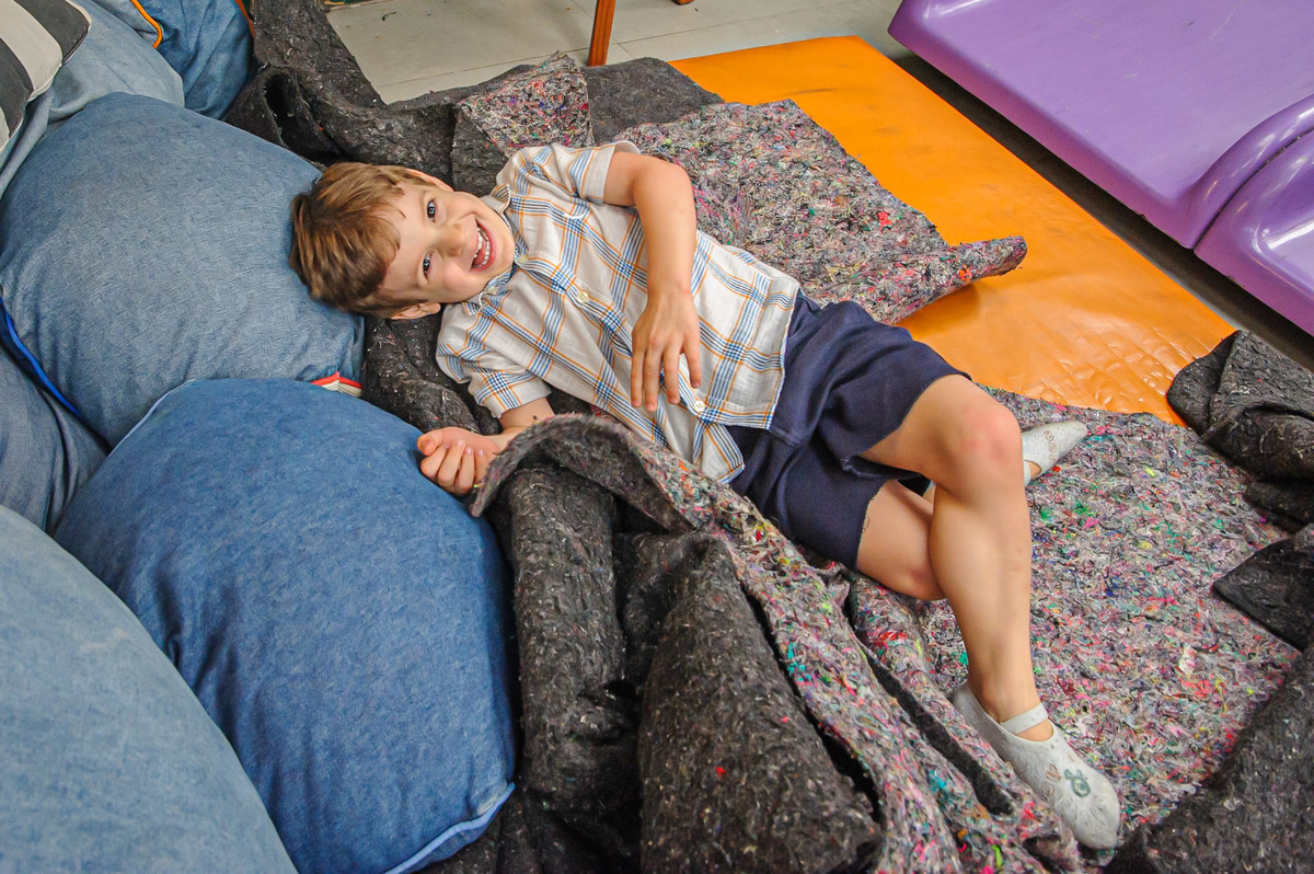 carol-salermo-fotografia-afetiva-fotografia-lifestyle-fotografia-rio-de-janeiro-quintal-aventura-botafoga-zona-sul-encanto-maria-carolina-5-anos-crianca-feliz-alegria-serelepimpao-animacao-tio-beto-animacao