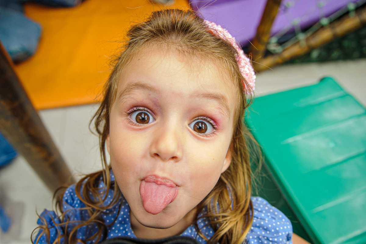 carol-salermo-fotografia-afetiva-fotografia-lifestyle-fotografia-rio-de-janeiro-quintal-aventura-botafoga-zona-sul-encanto-maria-carolina-5-anos-crianca-feliz-alegria-serelepimpao-animacao-tio-beto-animacao