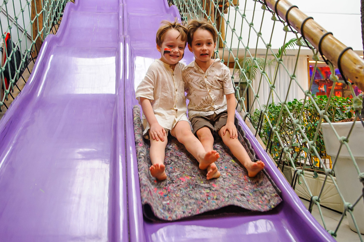 carol-salermo-fotografia-afetiva-fotografia-lifestyle-fotografia-rio-de-janeiro-quintal-aventura-botafoga-zona-sul-encanto-maria-carolina-5-anos-crianca-feliz-alegria-serelepimpao-animacao-tio-beto-animacao