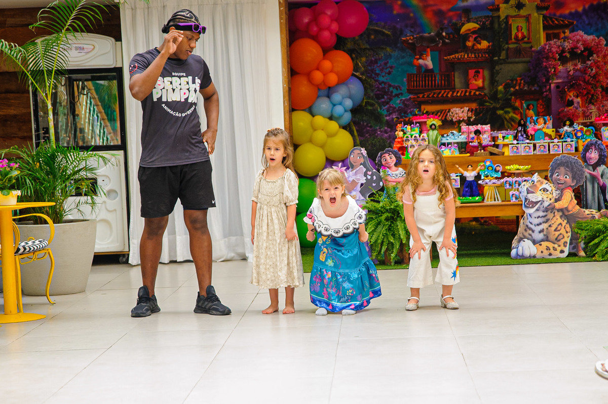 carol-salermo-fotografia-afetiva-fotografia-lifestyle-fotografia-rio-de-janeiro-quintal-aventura-botafoga-zona-sul-encanto-maria-carolina-5-anos-crianca-feliz-alegria-serelepimpao-animacao-tio-beto-animacao