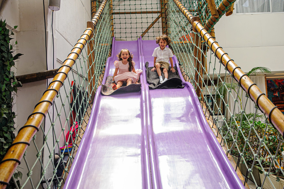 carol-salermo-fotografia-afetiva-fotografia-lifestyle-fotografia-rio-de-janeiro-quintal-aventura-botafoga-zona-sul-encanto-maria-carolina-5-anos-crianca-feliz-alegria-serelepimpao-animacao-tio-beto-animacao