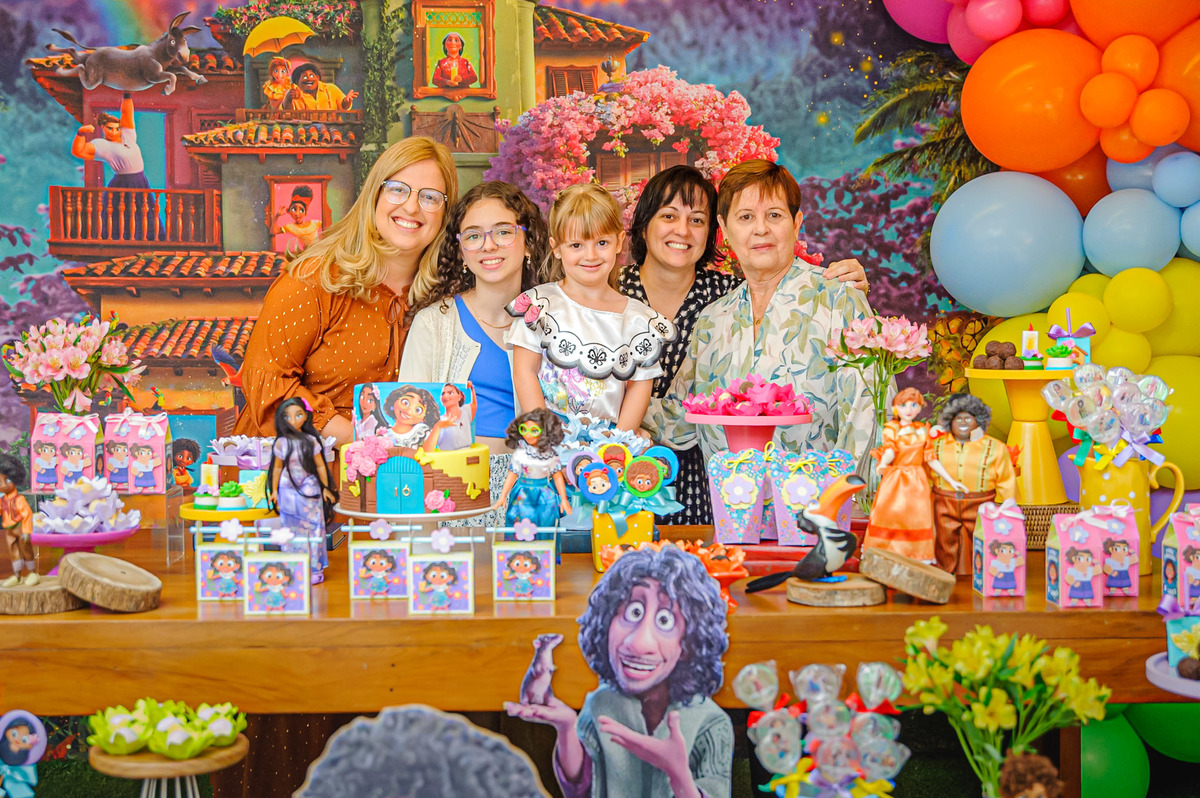 carol-salermo-fotografia-afetiva-fotografia-lifestyle-fotografia-rio-de-janeiro-quintal-aventura-botafoga-zona-sul-encanto-maria-carolina-5-anos-crianca-feliz-alegria-serelepimpao-animacao-tio-beto-animacao