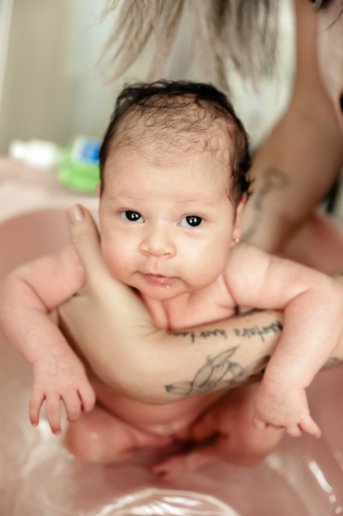 carol-salermo-fotografia-fotografia-afetiva-fotografia-rio-de-janeiro-fotografa-da-familia-natural-newborn-acompanhemento-do-bebe-recem-nascido-mundo-cor-de-rosa-iraja-zona-norte-rio-de-janeiro-ensaio-em-casa