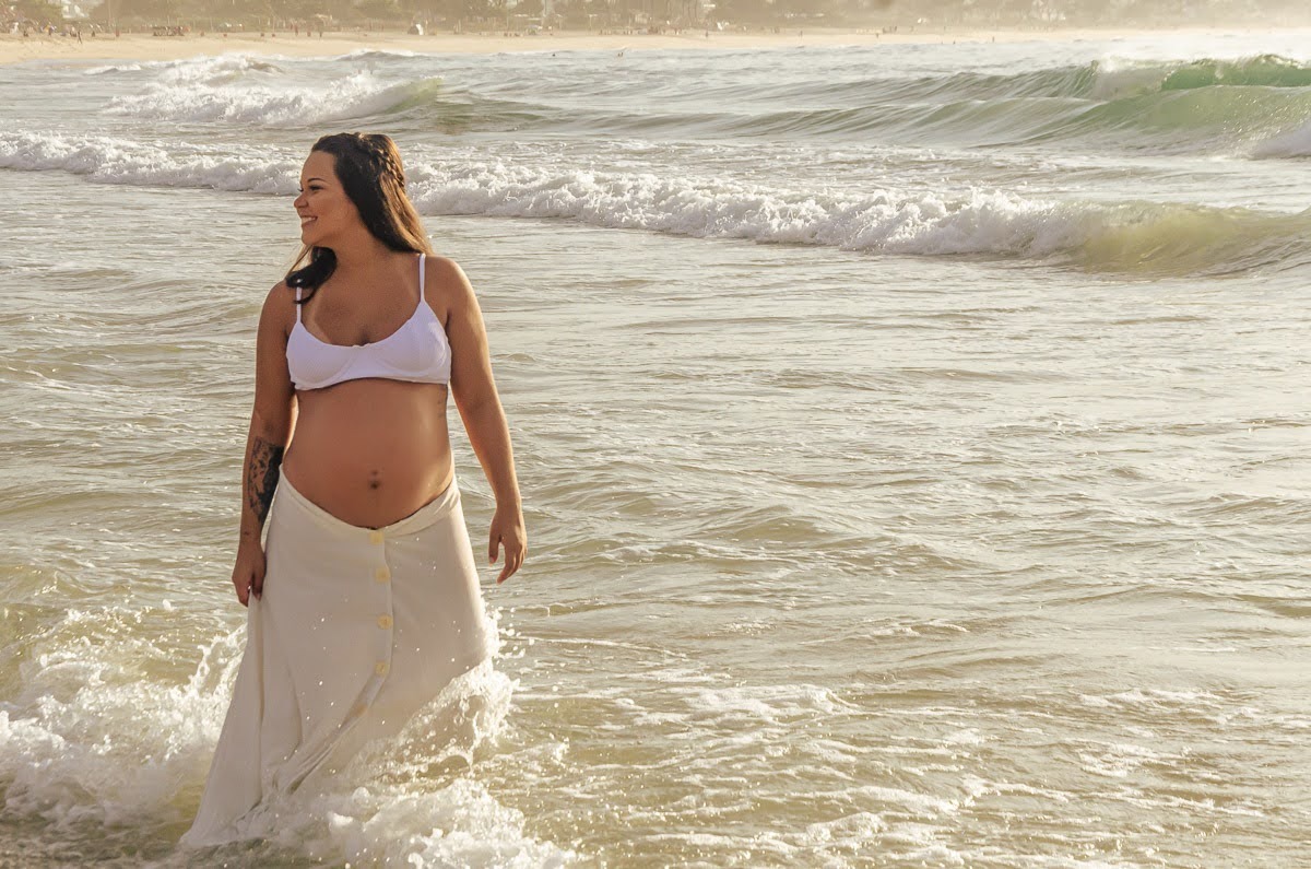 carol-salermo-fotografia-afetiva-de-familia-ensaio-gestante-na-praia-da-reserva-recreio-dos-bandeirantes-ensaio-fotográfico-rj-a-espera-de-enzo