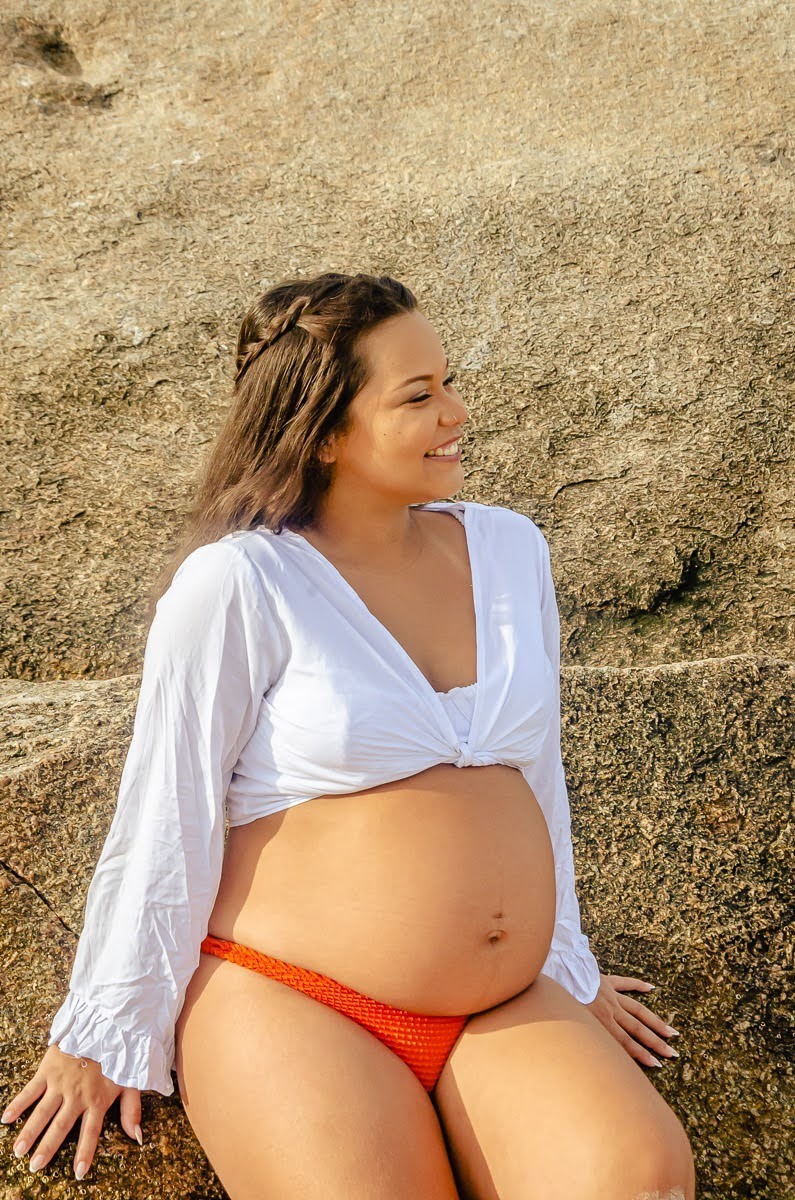 carol-salermo-fotografia-afetiva-de-familia-ensaio-gestante-na-praia-da-reserva-recreio-dos-bandeirantes-ensaio-fotográfico-rj-a-espera-de-enzo