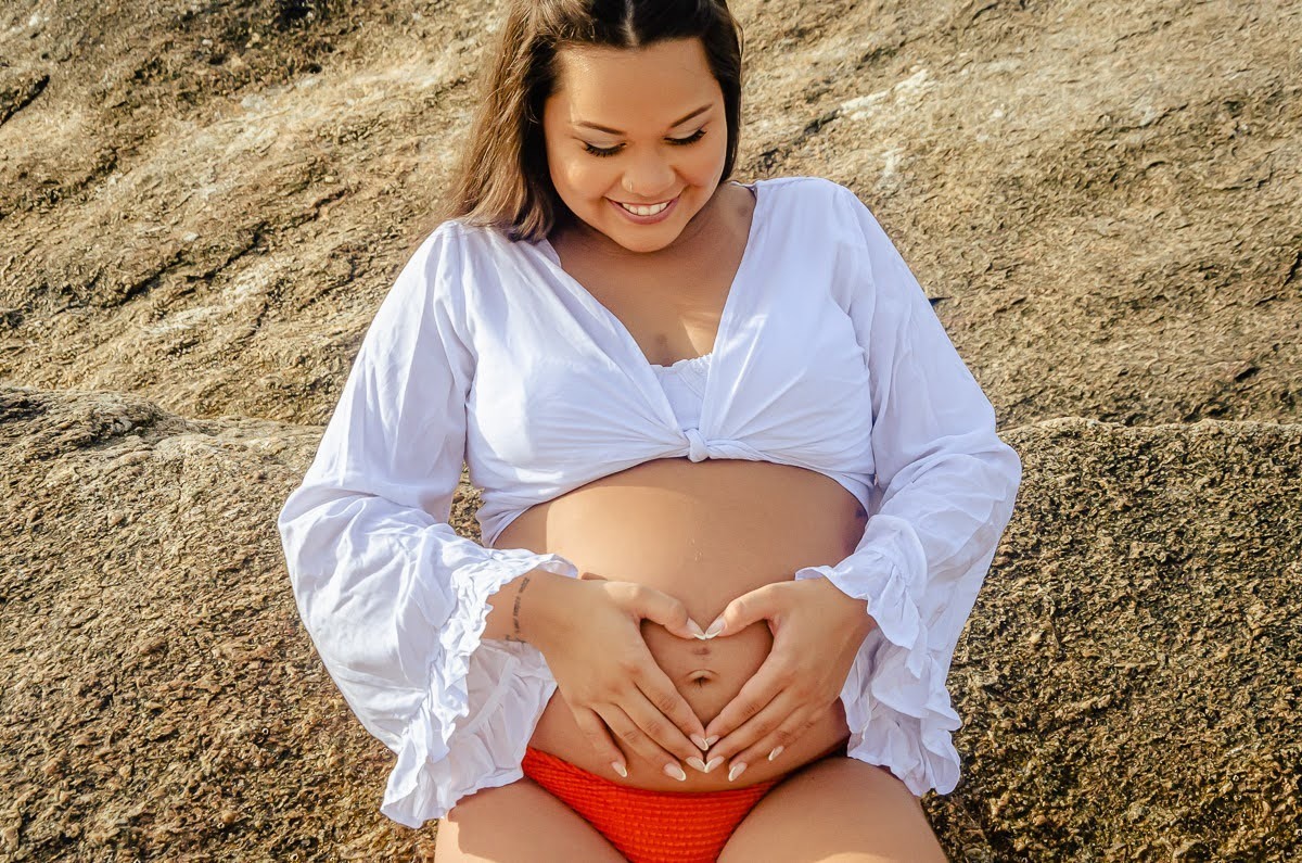 carol-salermo-fotografia-afetiva-de-familia-ensaio-gestante-na-praia-da-reserva-recreio-dos-bandeirantes-ensaio-fotográfico-rj-a-espera-de-enzo