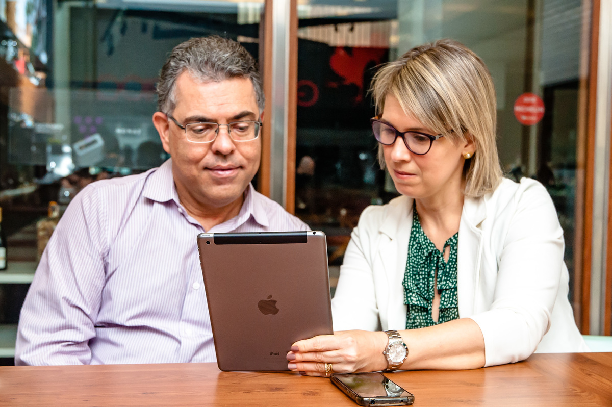 carol-salermo-fotografia-afetiva-fotografia-lifestyle-fotografia-rio-de-janeiro-fotografia-corporativa-ensaio-de-marca-profissional-centro-rio-de-janeiro-cafeteria-espaço-coworking-corretores-de-imoveis-isabela-marcio