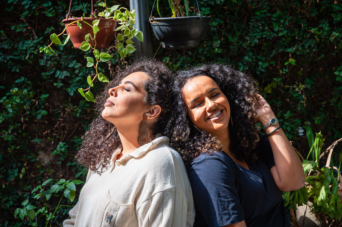 carol-salermo-fotografia-corporativa-afetiva-fotografia-rio-de-janeiro-ensaio-de-imagem-profissional-cachambi-zona-norte-priscila-e-fernanda-maquiadora