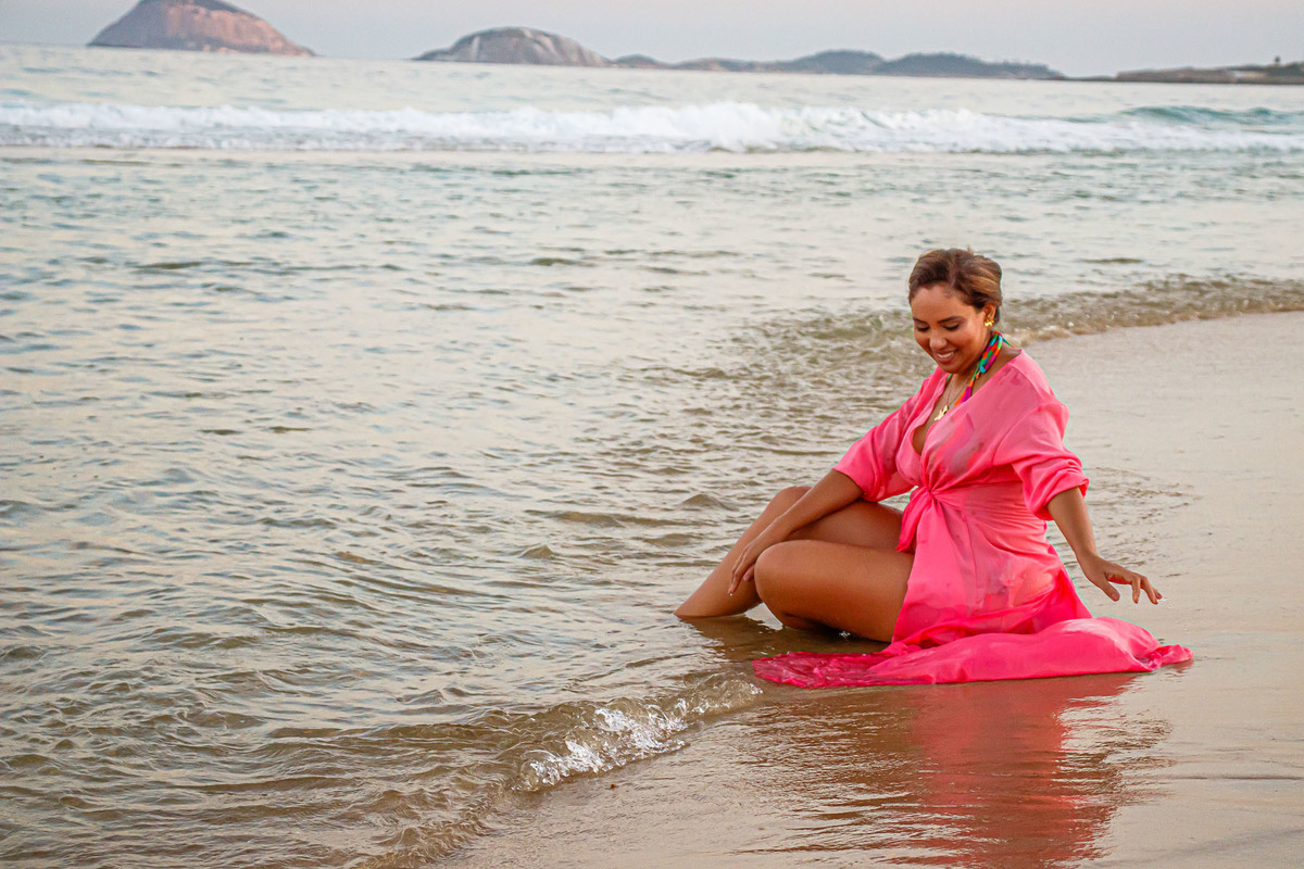 retrate-a-sua-essencia-fotografia-afetiva-lifestyle-ensaio-feminino-nutricionista-externo-praia-do-leme-zona-sul-rio-de-janeiro-emponderamento-feminino-carol-salermo