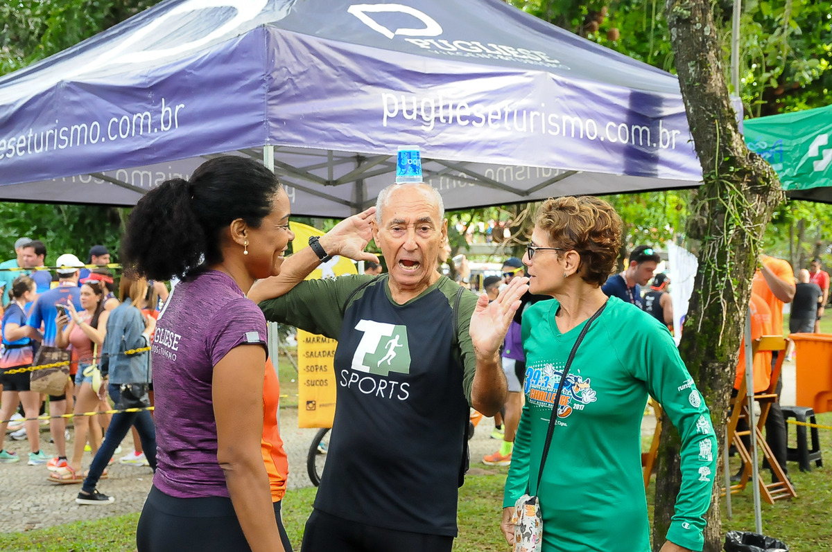 maratona-do-rio-2024-asessoria-cafe-da-manha-piscina-de-gelo-massagem-liberacao-miofacial-corrida-de-rua-aterro-do-flamengo-zona-sul-medalha-superação-esforço-vitória-linha-de-chegada-largada